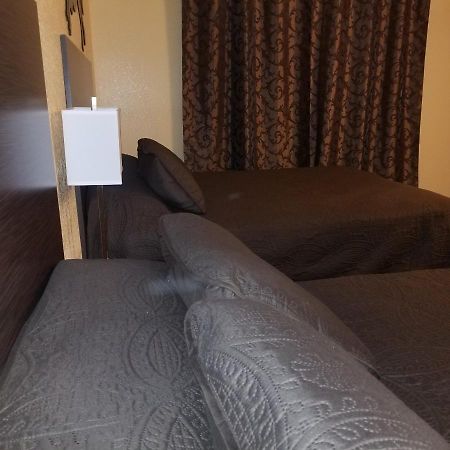 Frontier Lodge แลนเดอร์ ภายนอก รูปภาพ